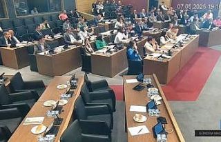 Kütahya Belediye Meclisi’nde MHP’li üyeler toplantıyı...