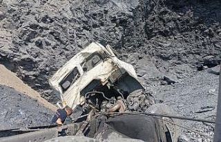 Kütahya’da uçuruma yuvarlanan hafriyat kamyonunun...