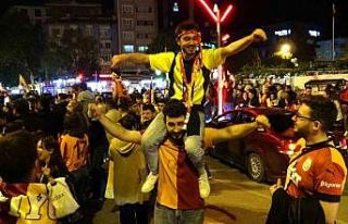 Kütahya’daki kutlamalara Fenerbahçeli taraftar...