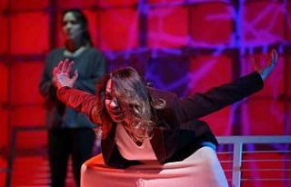 "Kutsal", 3 oyunla İstanbul’da seyirci...