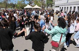 Kütüphane için hayır çarşısı düzenlediler