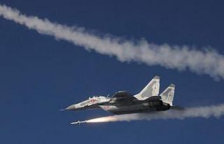 Kuzey Kore ordusu, lider Kim Jong-un denetiminde hava...