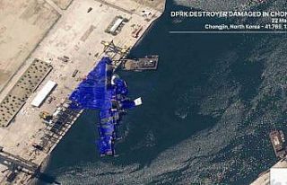 Kuzey Kore, savaş gemisini suya indirme töreninde...