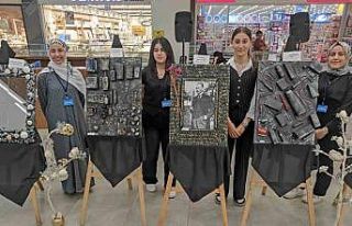 Lise öğrencilerinin atık malzemelerden yaptıkları...