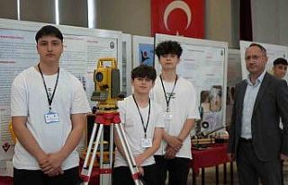 Liseli gençler projelerini sergiledi