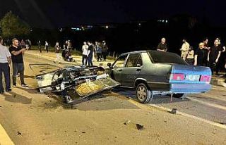 Lüks araçla çarpışan Tofaş ikiye bölündü