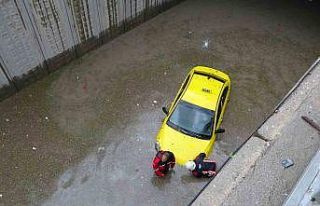 Malatya sağanak yağışa teslim: Yollar göle döndü