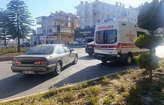 Manavgat’ta otomobil ile elektrikli bisiklet çarpıştı:...