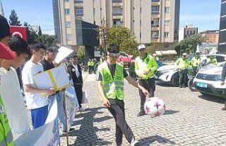 Manisa’da öğrenciler alkol gözlüğü takıp...