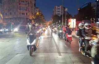Manisalı motorculardan 19 Mayıs korteji