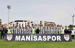 Manisaspor, şampiyonluk kupasını kaldırdı