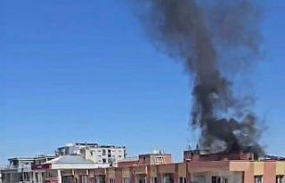 Mardin’de bir binanın çatısında çıkan yangın...