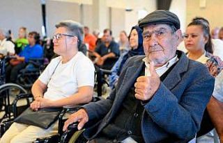 Mersin’de engellilere akülü sandalye desteği