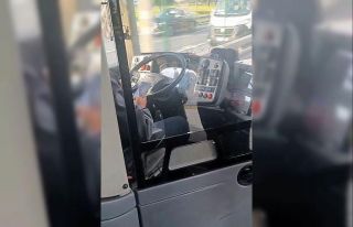 Metrobüs şoföründen "pes" dedirten duyarsızlık...