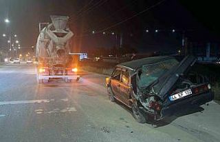 Mikser otomobile çarptı, 1 yaralı