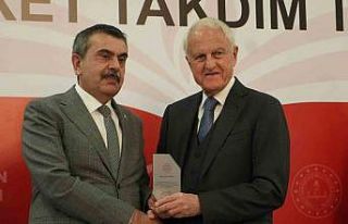 Milli Eğitim Bakanı Tekin, 55 okul yaptıran 44...