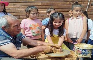 Minik eller çömlekle buluştu