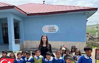 Minik tasarımcılardan geri dönüşüm defilesi