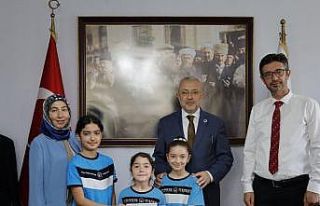 Minik yürekler el emeğiyle kazandıklarını Filistin...