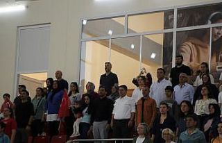 Minik yüzücülerden unutulmaz gösteri