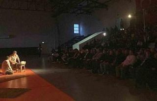 ’Misafir’ oyunu raylar yerine salonda Karslılarla...