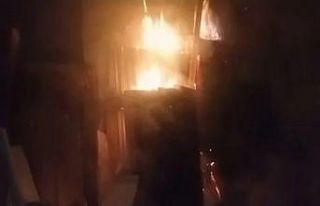 Mobilya dükkanında çıkan yangın büyümeden söndürüldü