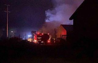 Mobilya imalathanesinde yangın paniği