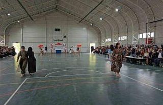 Moda bölümü öğrencileri tasarladıkları giysileri...