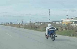 Motosiklet sürücüsü trafik kurallarına meydan...