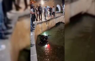 Motosikletiyle birlikte Balıklıgöl’e düştü