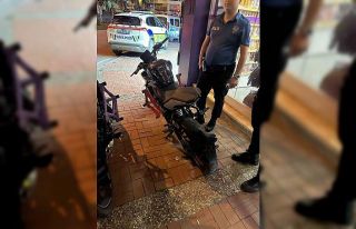 Motosikletle tek teker üzerinde gitmenin cezası...