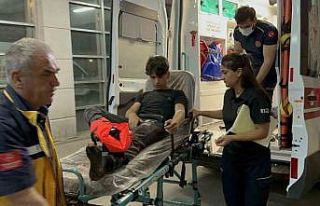 Motosikletten düşen genç yaralandı