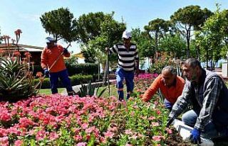 Muratpaşa’nın renkli emeği Çiçek Desenleri...