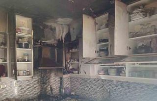 Mutfakta çıkan yangın evi küle çeviriyordu