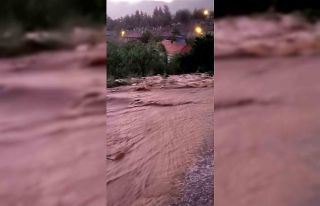 Nallıhan’da etkili olan sağanak sele neden oldu