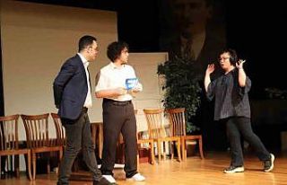 Nazilli Belediyesi Büyükler Tiyatro Grubu gösterisi...