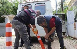 Nazilli’de izinsiz asılan tabela ve dubalara söküldü