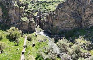 Niğde’nin saklı cenneti ’Dipsiz Kanyon’ havadan...