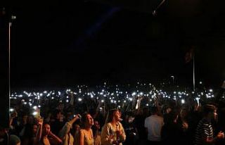 Öğrenciler konserle stres attı