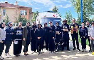 Öğrenciler yaptıklarıyla gönüllere girdi