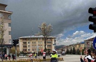 Öğrencilerden trafikte farkındalık uygulaması