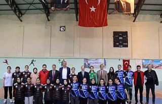 Oltu’da hentbolun şampiyonu Oltu Anadolu Lisesi