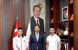 Omzundaki sakatlık yıldırmadı, Türkiye 3.’sü...