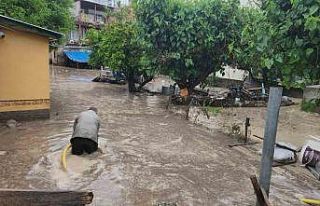 Osmaniye’de sağanak hayatı felç etti