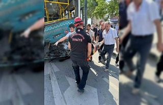 Otomobil halk otobüsüne çarpmıştı: Genç kadın...