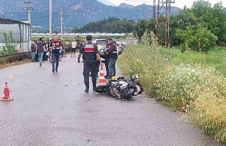 Otomobil ile motosikletin çarpıştığı kazada...