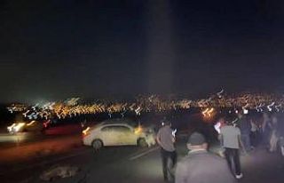 Otomobil koyun sürüsüne daldı: 15 koyun telef...