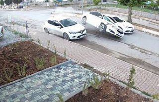 Otomobil park halindeki araca çarptı: 1 yaralı