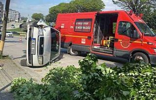 Otomobil rampa yukarı çıkarken yan yattı: 1 yaralı