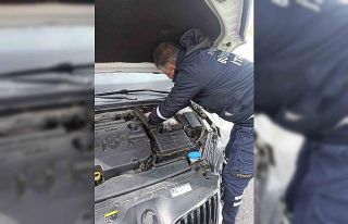 Otomobil refüje çarptı: 2 yaralı